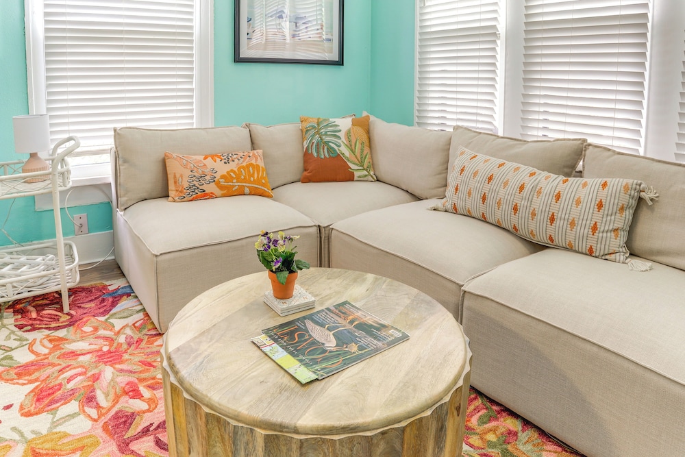 Charming Galveston Cottage - 2 Blocks to Ocean! view 2