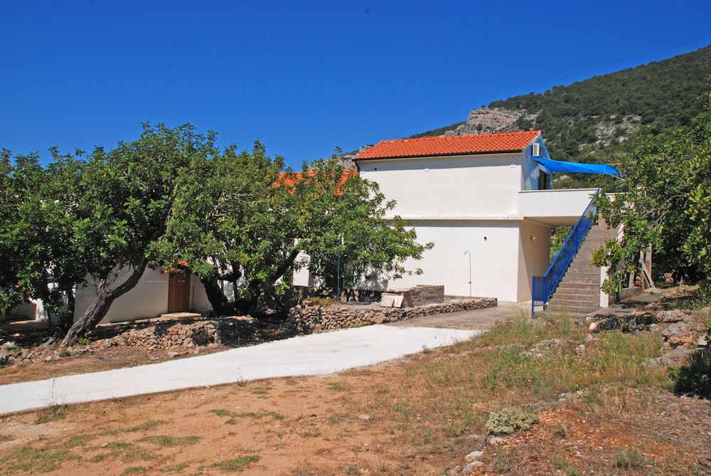 Apartmani Bako Komiza