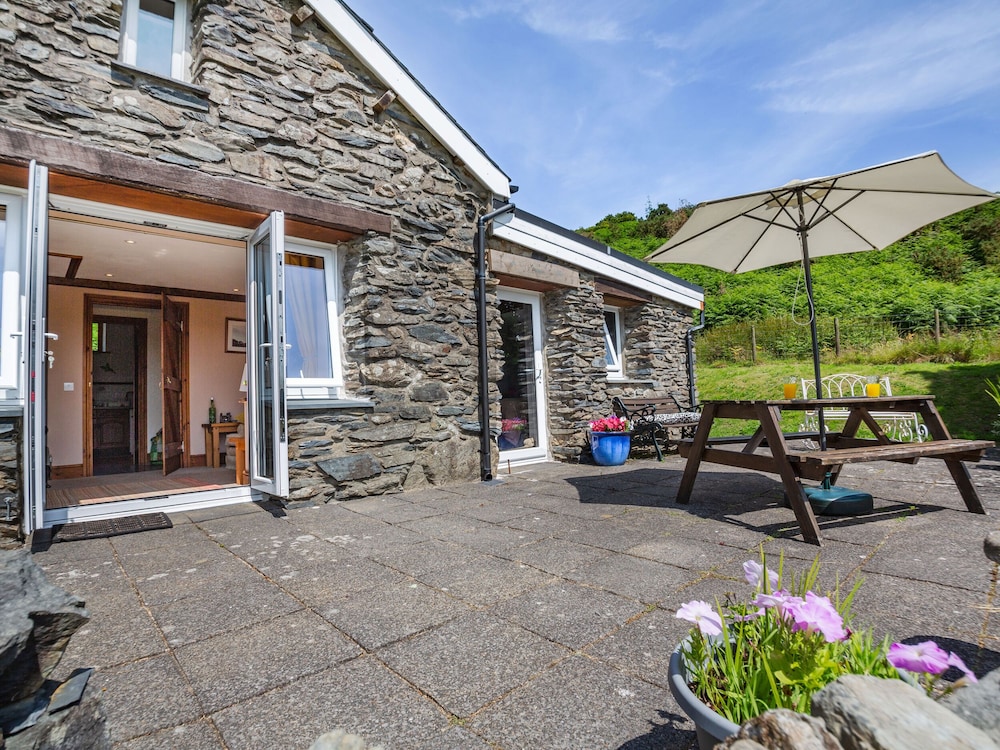Caernarfon Vacations - Bwythyn Y Wennol - Property Image 1