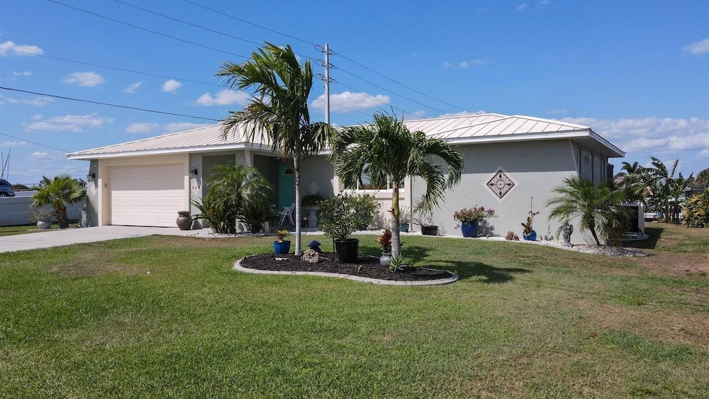 The Canal House Of Punta Gorda Isles, Pool, Pet Friendly, Kayaks, Bikes 3 Bedroom Home