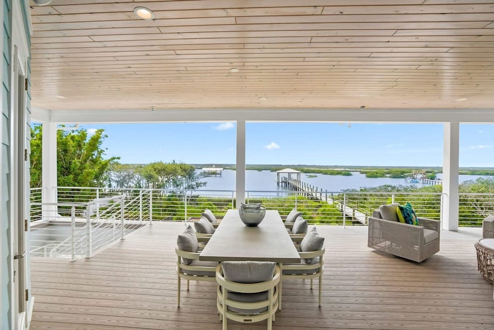 400 Steps to Sand Waterfront Luxury w Dock Pool