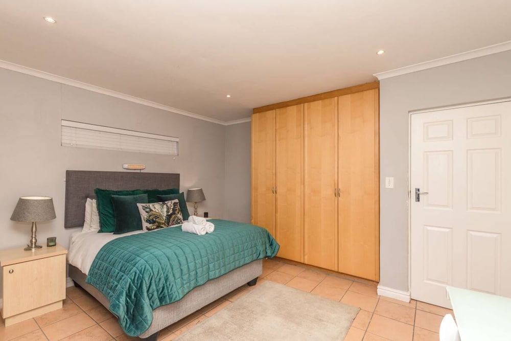 Spaciaous 2 Bedroom Bokaap Apartment view 3