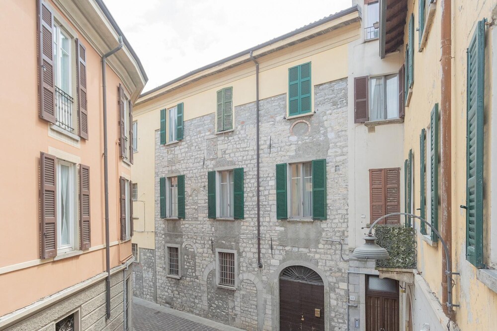 Wine Not Apartment in Como City Centre