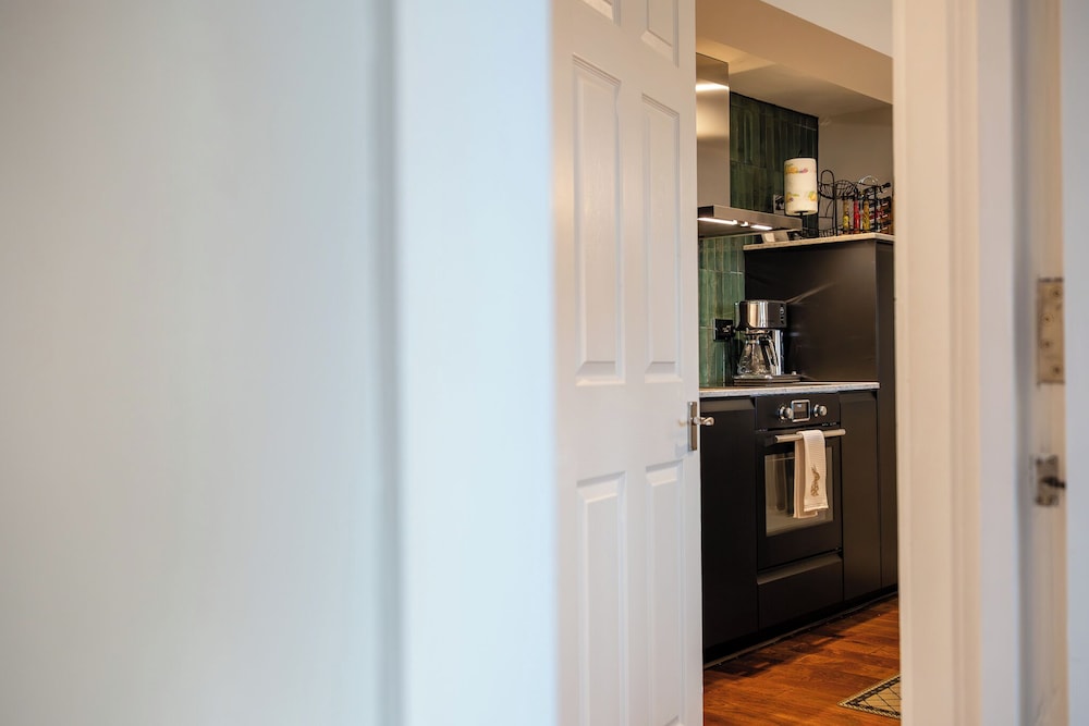 Stunning High Street Loft in Cheltenham