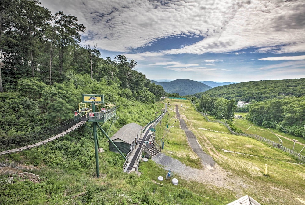 Walk to Slopes: Wintergreen Resort Condo w/ Pool