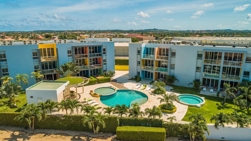 Beautiful Condo w 2BR 2BA Groundfloor Pool Access