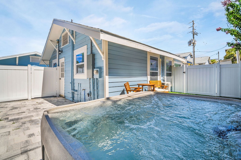 New Sweet Beach Nook Hot Tub Ocean Vibes