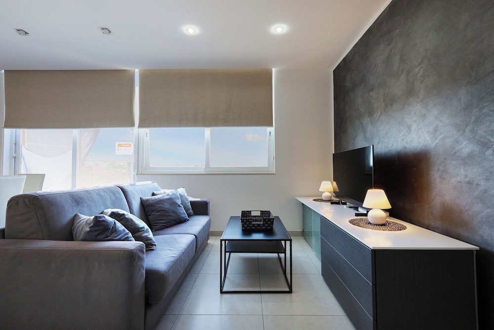 Serene 2BR Penthouse - Sea View Terrace