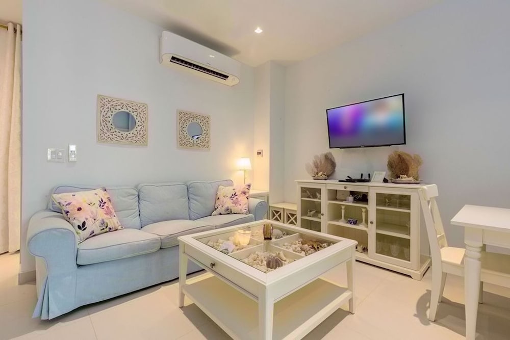 Waykiri Modern Condo 3 Bed 2 Bath Walk to Marriott