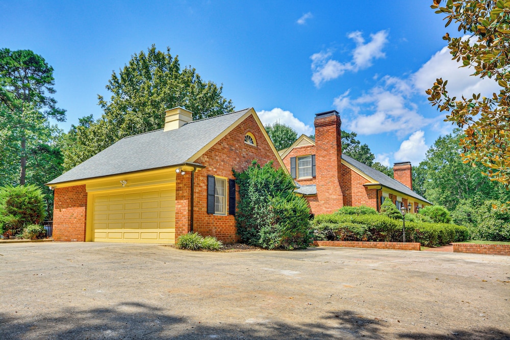 2 Mi to Main St Thomasville: Family Home w/ Games