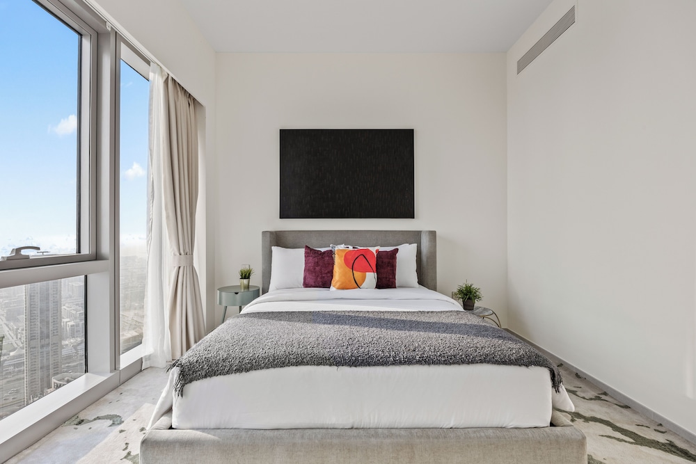 Luxury City Stay Near Mall and Pool