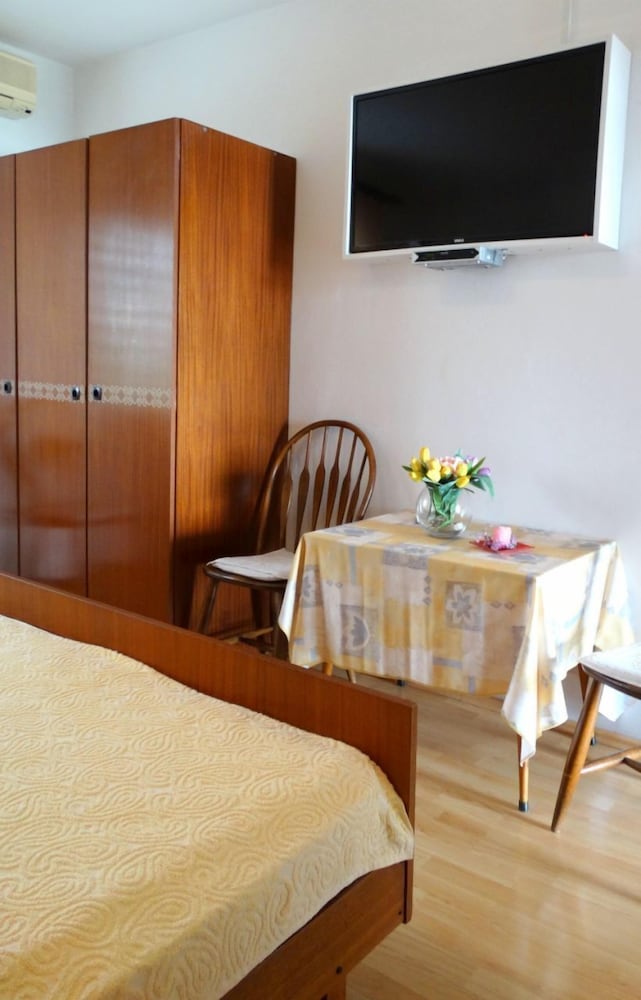 Photo 6