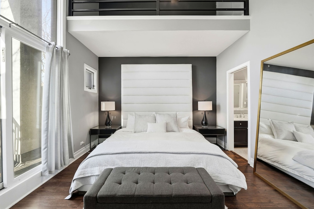 Modern 4-bedroom Townhouse in River West