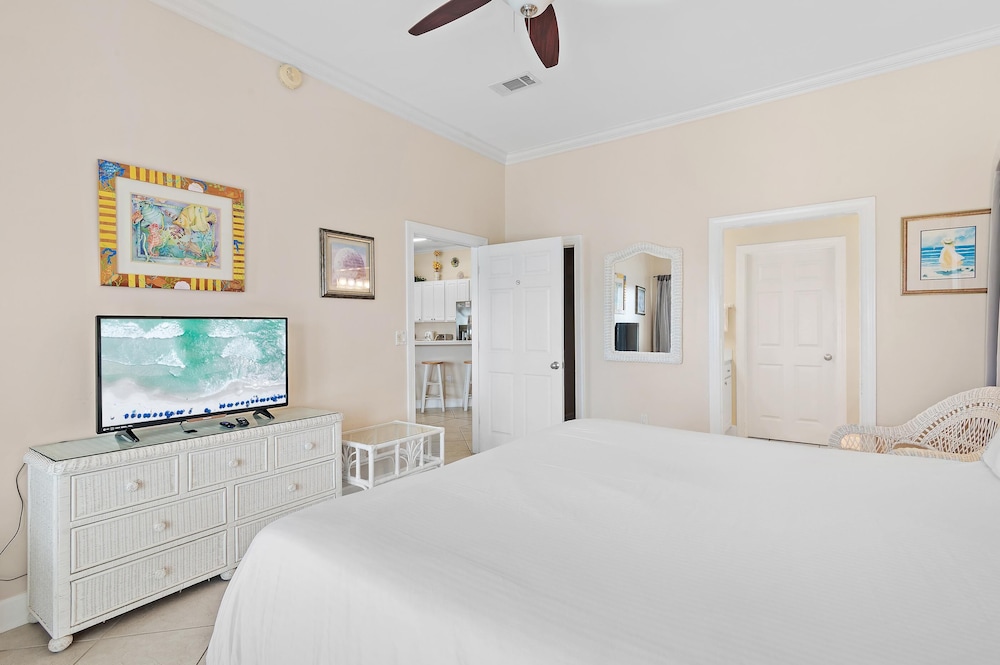 Pavilion Palms 205b