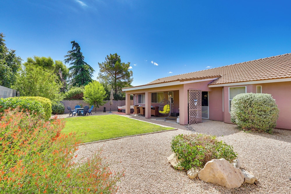 Kingman Family Home: Yard, Grill & Room to Relax!