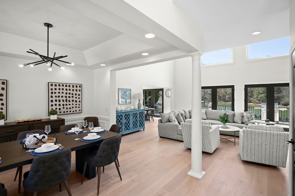 Knotty Pines by Avantstay Lake Views Renovated