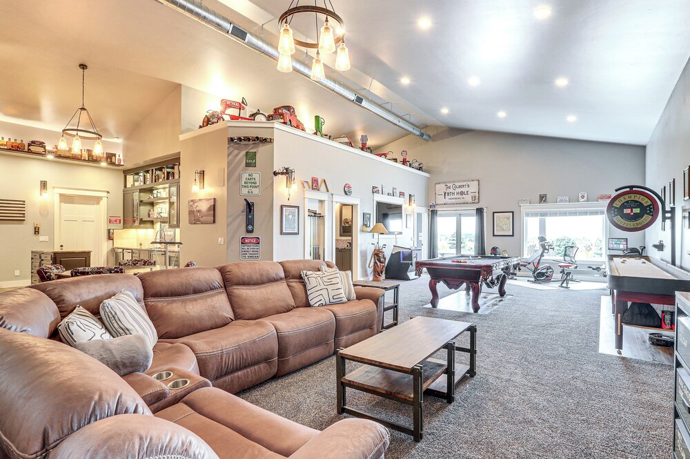 Private Hot Tub + Game Room: Keenesburg Getaway!