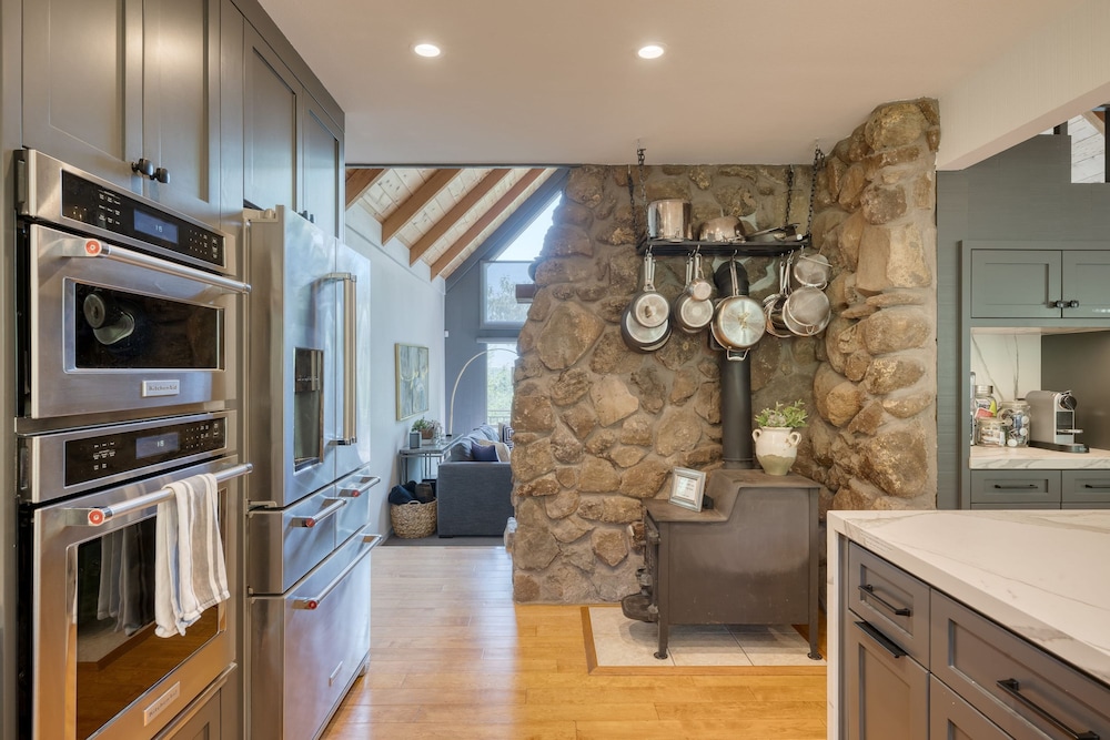 Kenwood Vista by Avantstay 7acres w Pool Fire Pit Vineyard Views