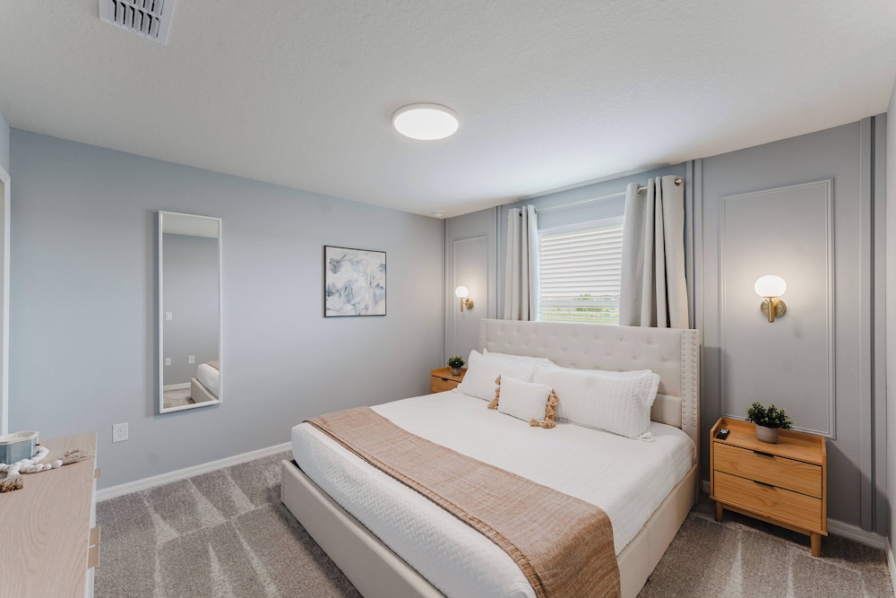 Stunning 8BR Pool Gameroom Minutes to Disney