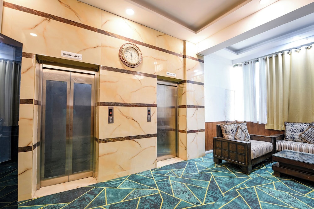 Fabhotel The Grand Paradise