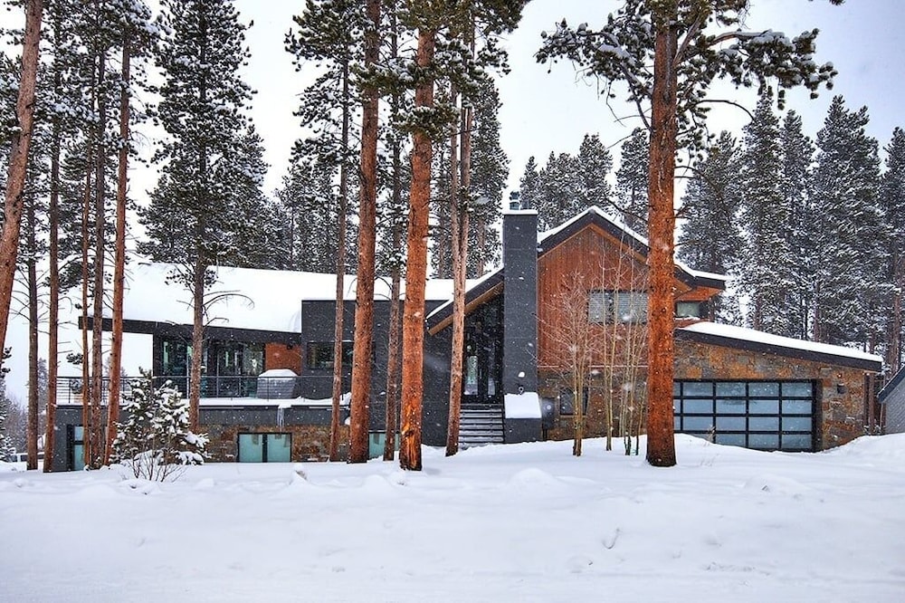 Cloud 4 Bedroom Home by RedAwning