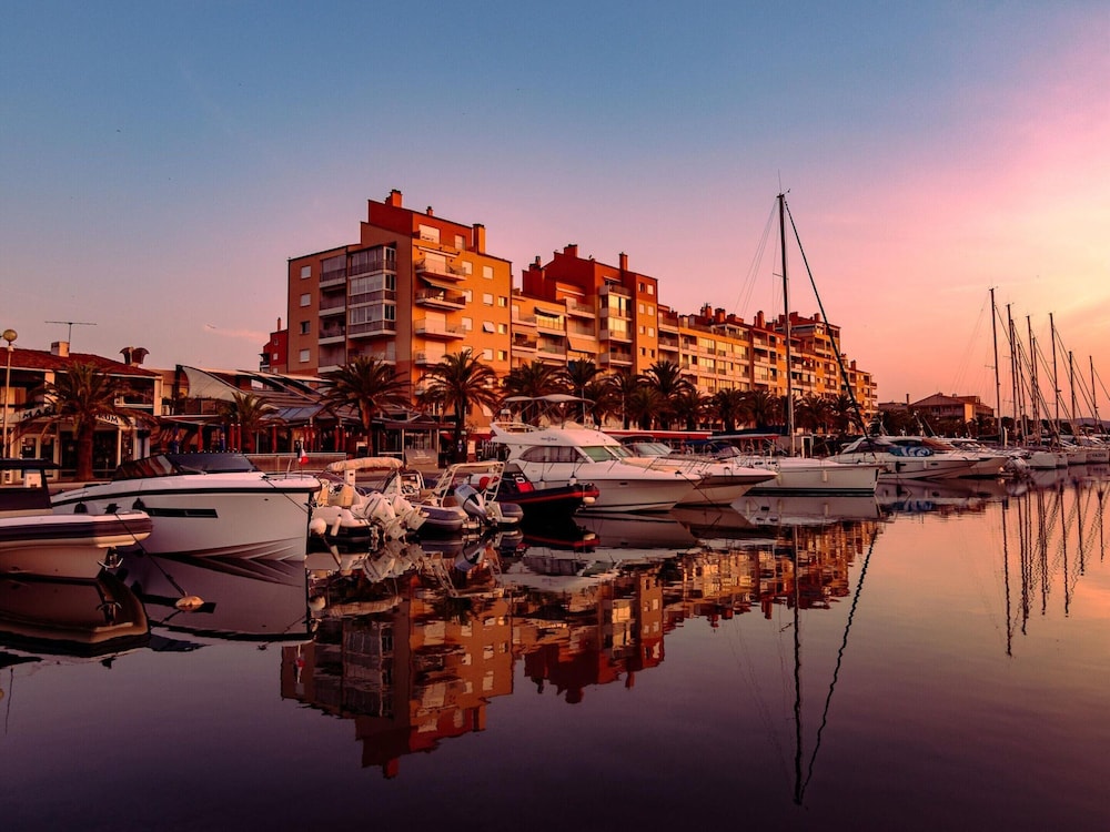 Modern Apartment With sea Views on the Cote Dazur view 5