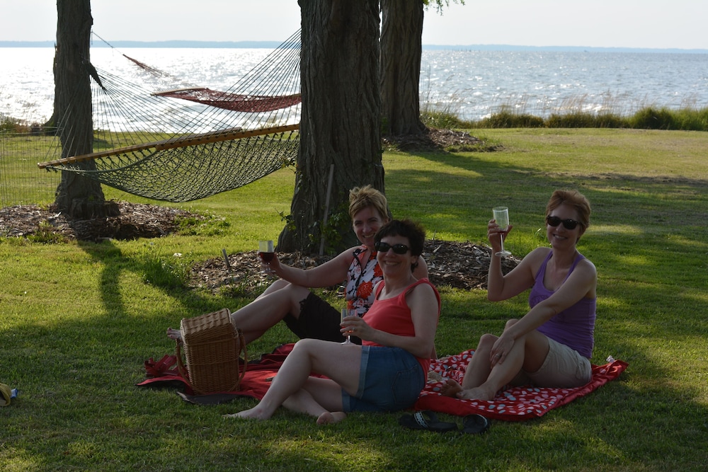 Black Walnut Point Inn