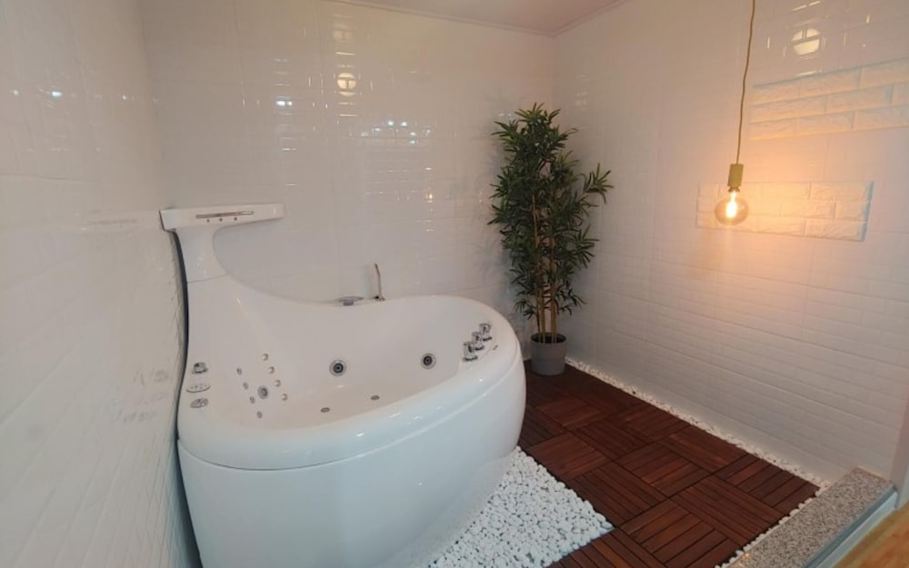 Busan Songjeong Cottage Pension view 2
