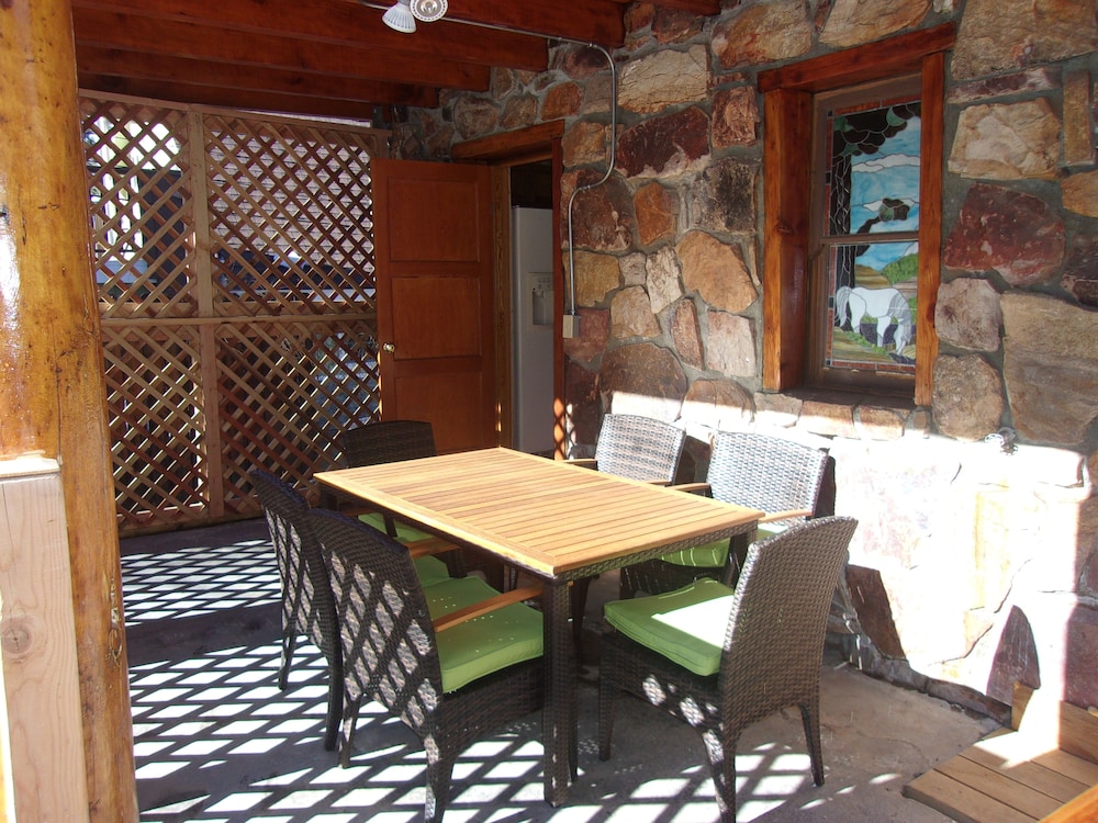 Embers Lodge and Cabins