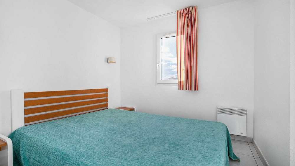 Apartment With Pool Access, Agde
