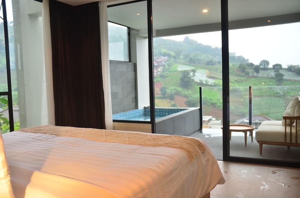 Emerald hill 12 BR karaoke heated pool