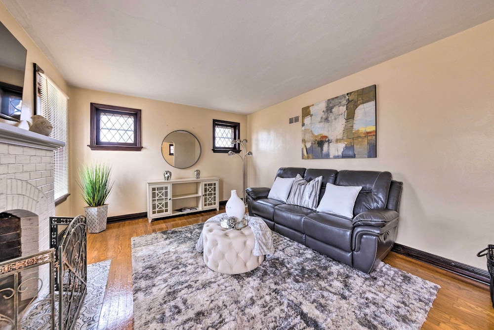 St Louis Vacations - St Louis Vacation Rental 4 Mi to Airport! - Property Image 1