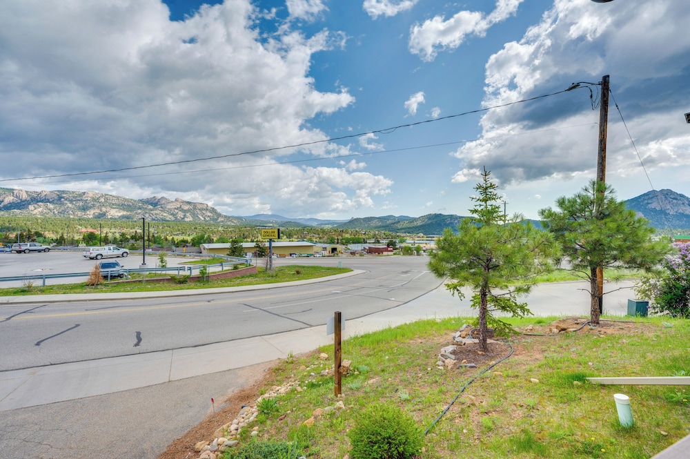 1 Mi to Dtwn Estes Park: Mtn-view Haven!