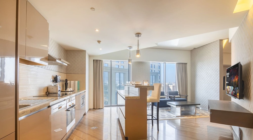 Elegant 1BR Near Wafi Mall Central Dubai Stay
