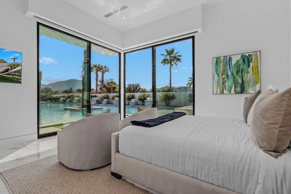 Fine Luxe Retreat w/ Pool & Hot Tub Bravo Villa #15 by Avantstay