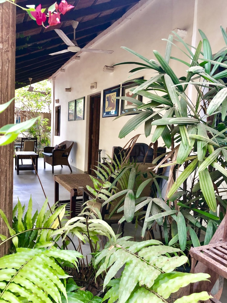 Mango Beach House Kihim Alibaug