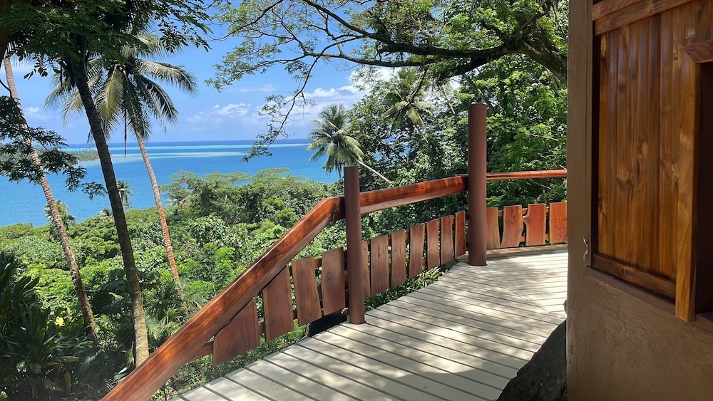 Fare Oviri Lodge