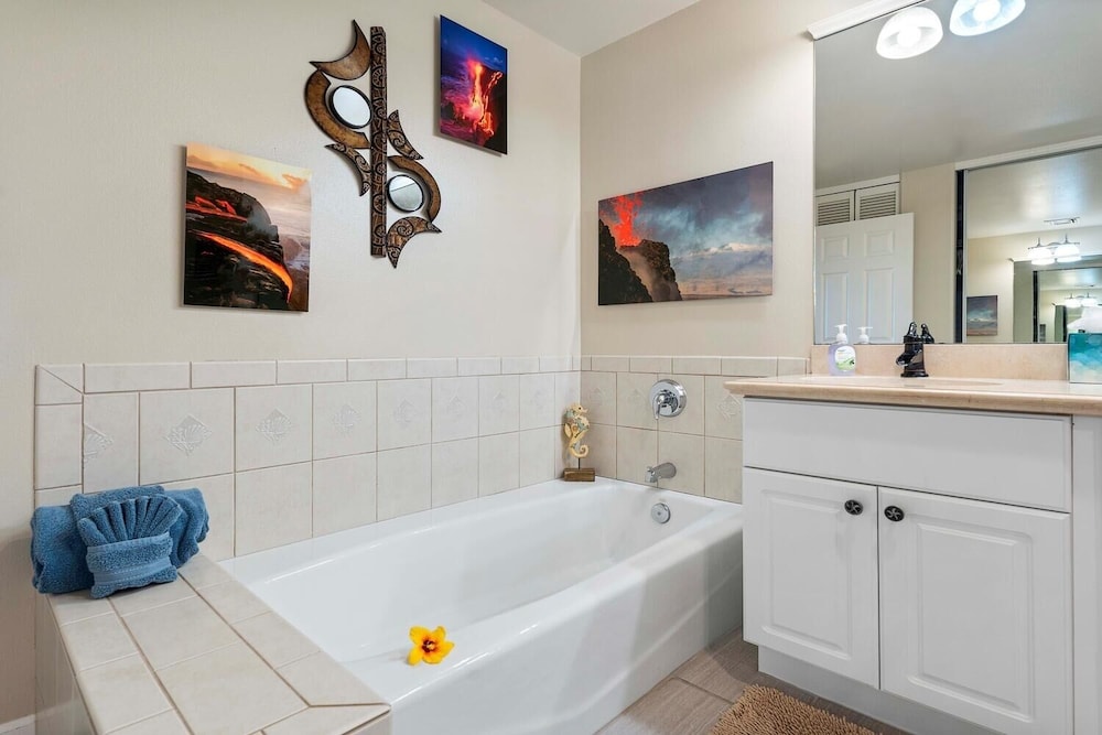 Colony S At Waikoloa Beach Resort #2204 2 Bedroom Condo by RedAwning