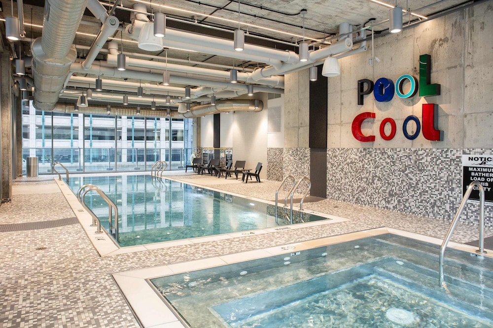 Luxury Downtown PH Bean Lake Views