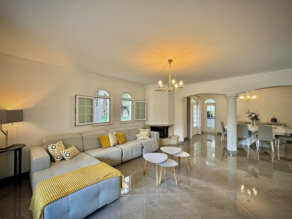 Quarteira Premium Villa by Homing