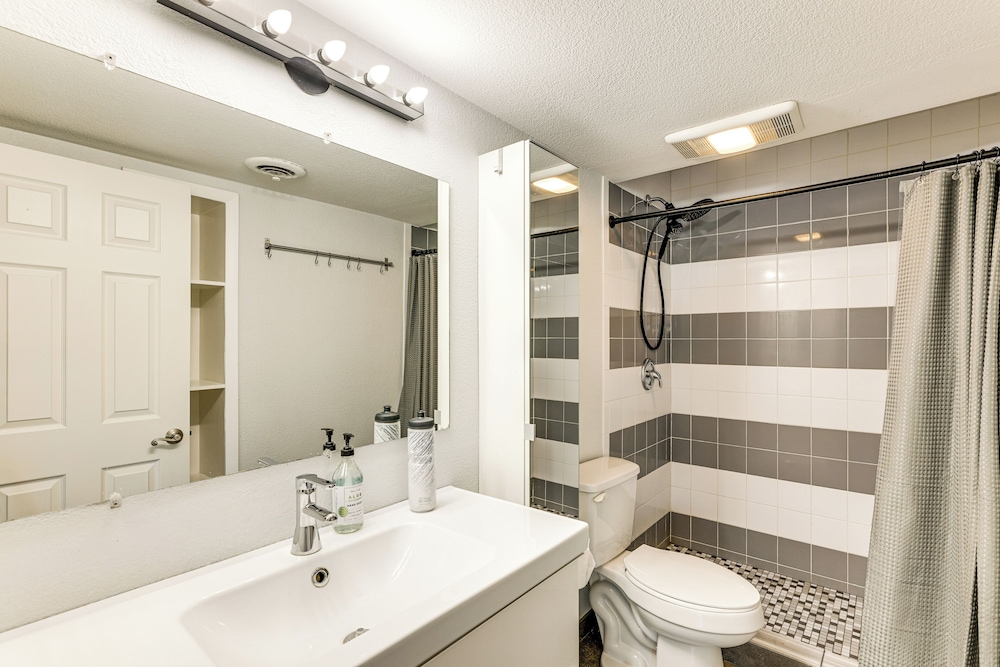 Community Pool: Scottsdale Condo 2 Mi to ASU