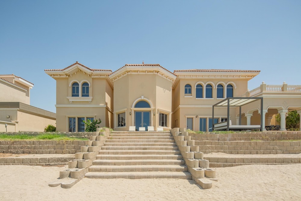 Palm Jumeirah Beach Front XL Villa w Prvt Pool