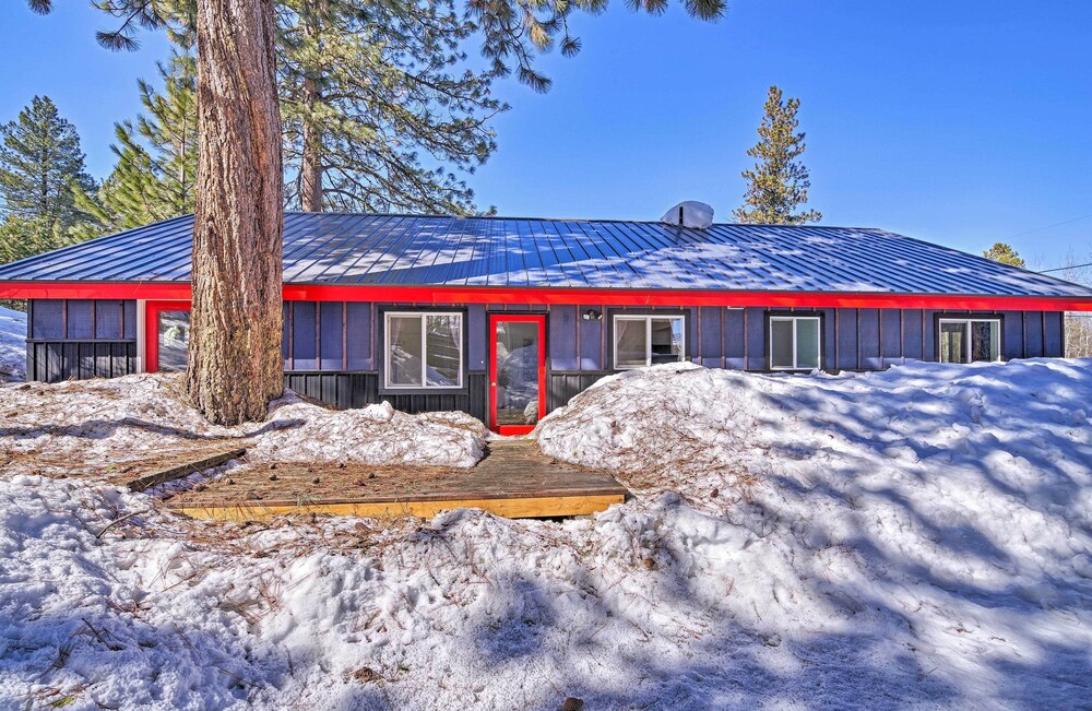 Updated Rustic Retreat Cabin: Walk to Payette Lake