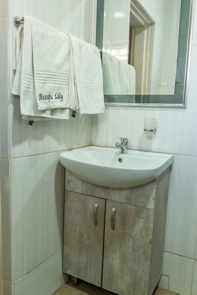 Blissful lily lodge