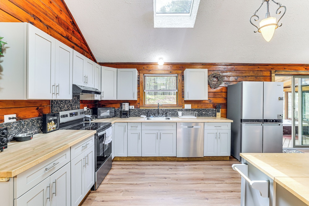 Long Pond Log Cabin w/ Hot Tub Soaks & Outdoor Fun
