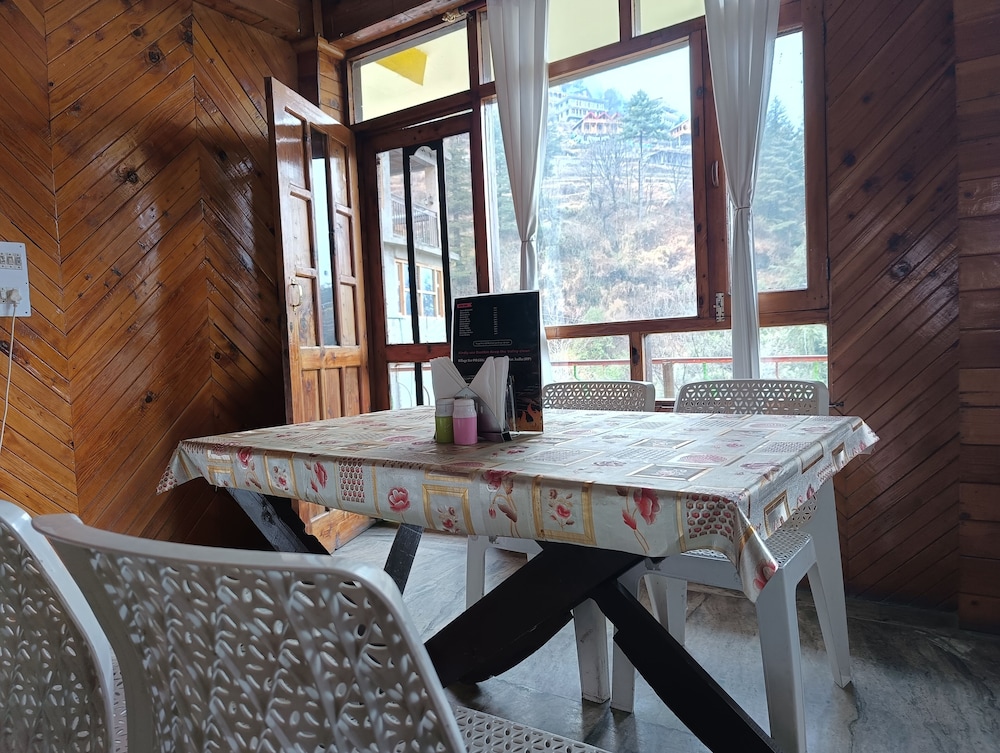 Undiscovered Mountains Hotel