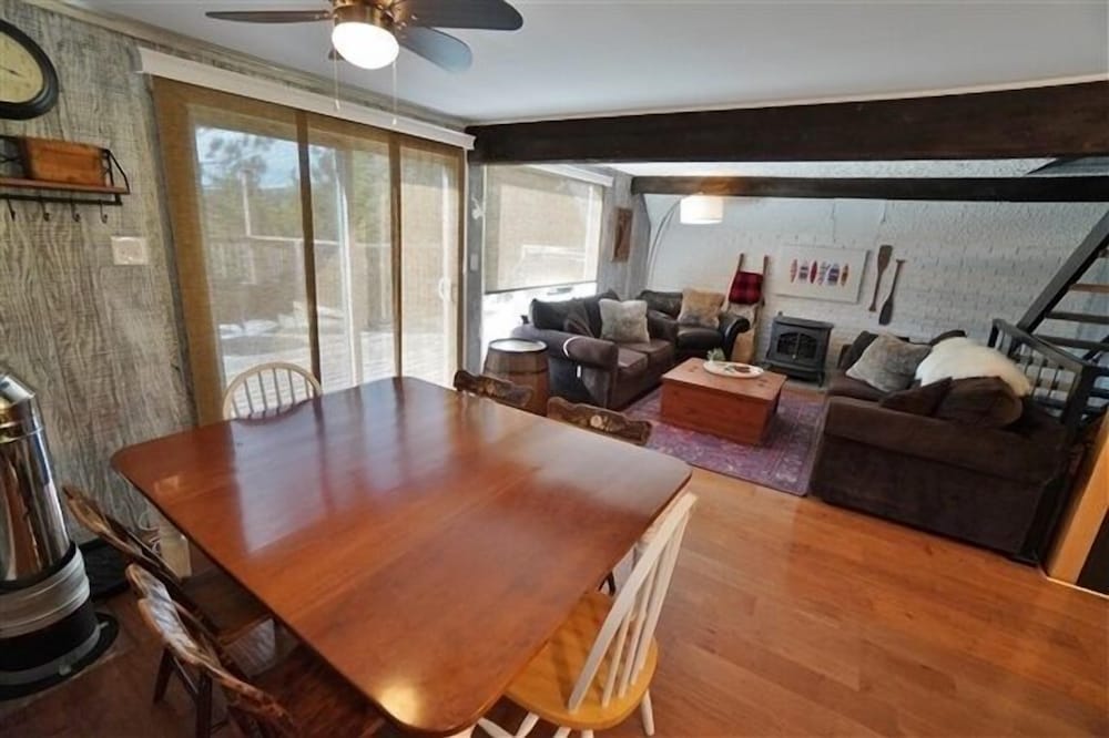 490 Lake St Peter $2100/sum Wk 3 Bedroom Cottage