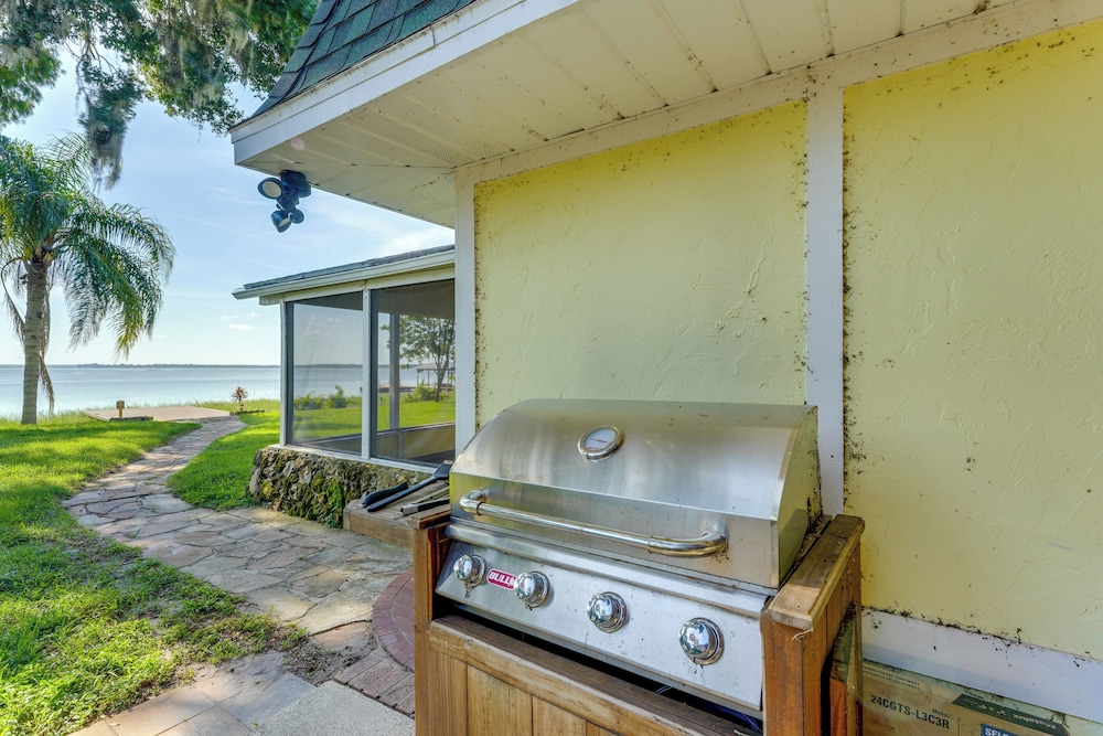 Lake Dora Escape: Canal Access & Seaplane Sights!