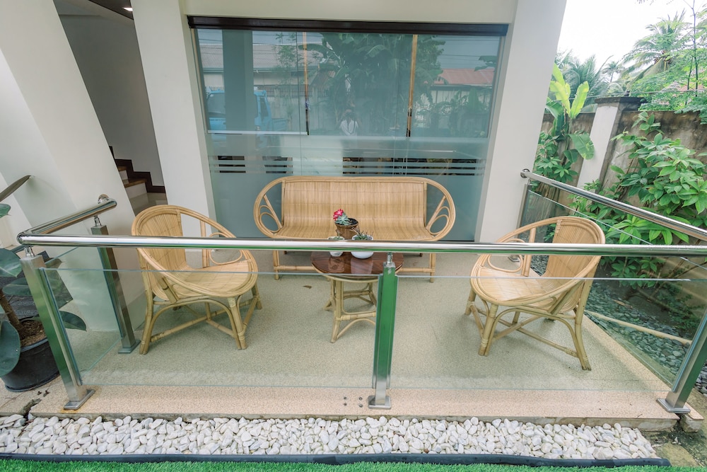 LOBOC RIVERSIDE INN and RESTAURANT