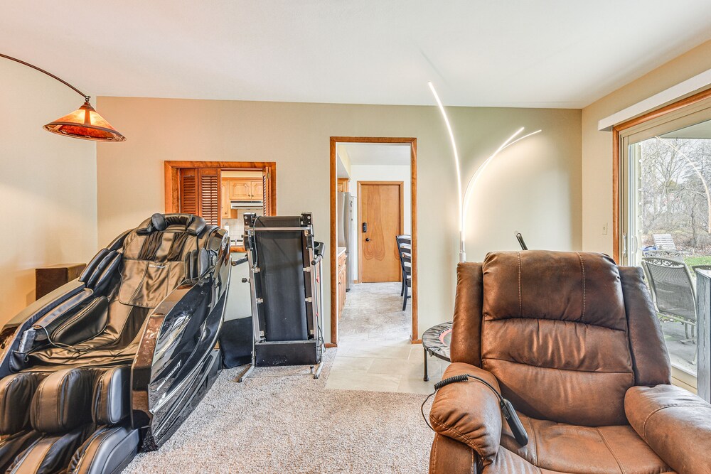 Convenient Racine Home: 4 Mi to Lake Michigan! - Property Image 6